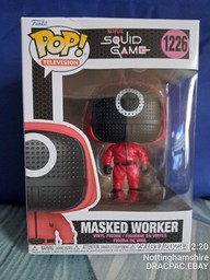 1226 Masked Worker (Circle)