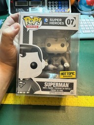 07 Superman (Hot Topic)