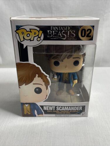 02 Newt Scamander with Egg