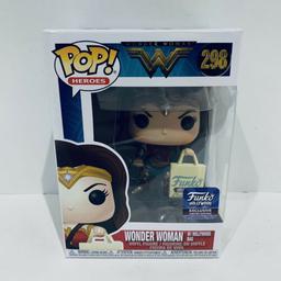 298 Wonder Woman with Hollywood Bag