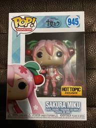 945 Sakura Miku (Hot Topic)